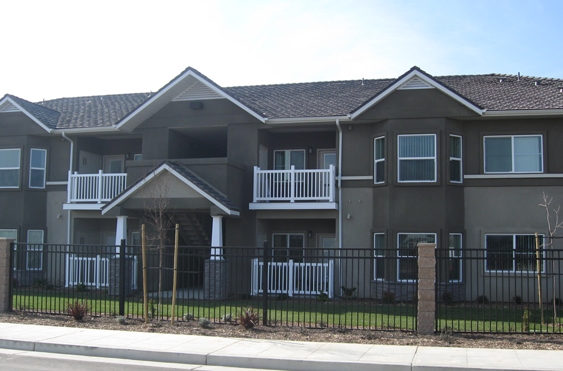 Avila Avenue Apartments in Parlier, CA - Foto de edificio