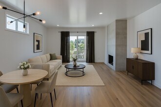 6525 La Mirada Ave in Los Angeles, CA - Building Photo - Building Photo