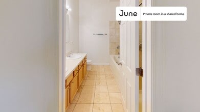 Room in Shared 3 bed/2 bath home in Chicago, IL - Building Photo - Building Photo