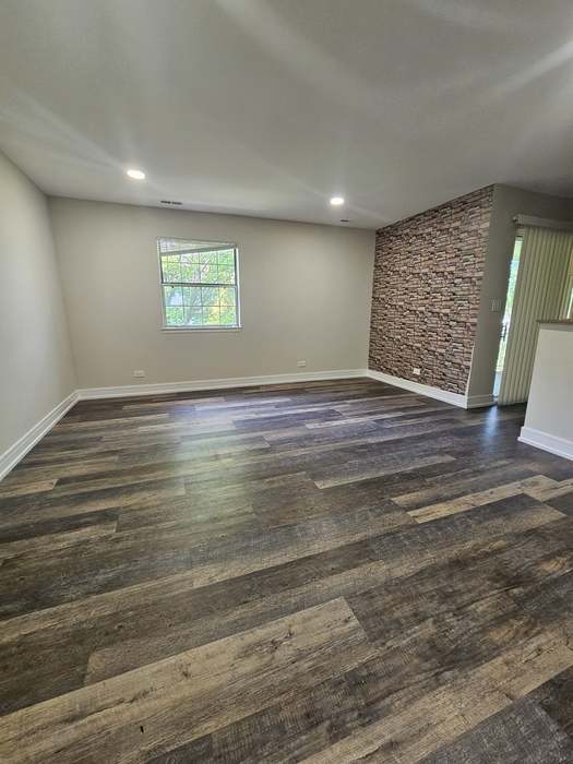 78 N Victoria Ln, Unit F in Streamwood, IL - Foto de edificio - Building Photo