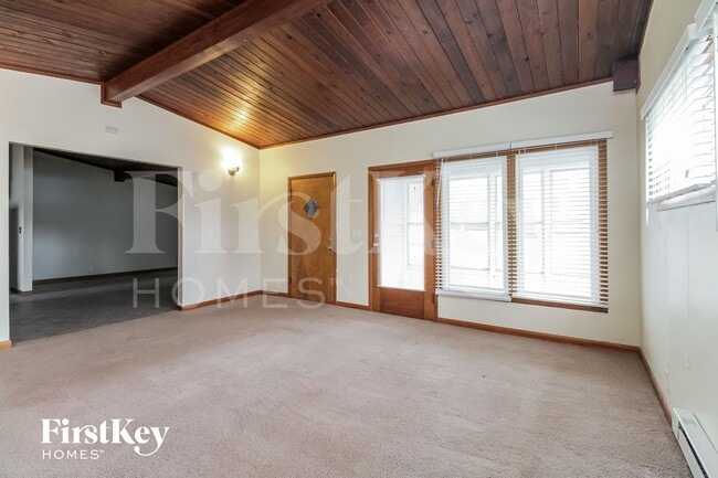 1054 Kenmore Ave in Aurora, IL - Building Photo - Building Photo
