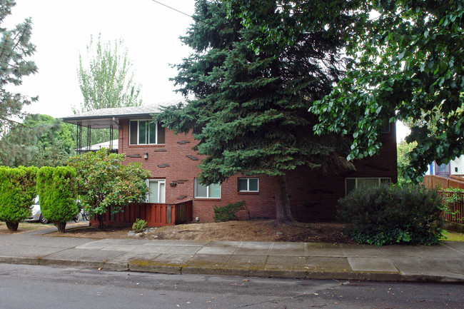 Court Apartments in Portland, OR - Building Photo - Building Photo