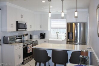 858 97th Ave N in Naples, FL - Building Photo - Building Photo