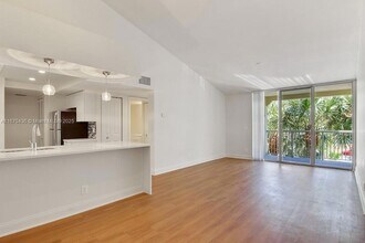 3605 NE 207th St, Unit 2212 in Miami, FL - Building Photo - Building Photo
