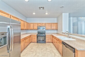 2410 Belt Buckley Dr in Henderson, NV - Building Photo - Building Photo