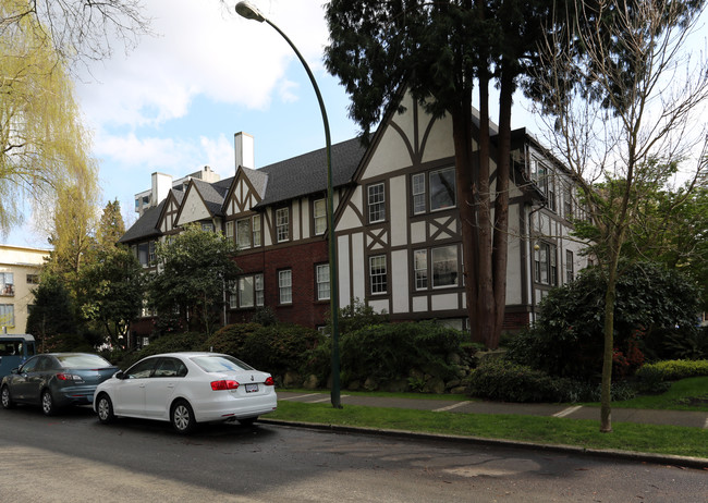 The Chateau in Vancouver, BC - Building Photo - Building Photo