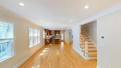 7 Acron Rd, Unit 1 in Brookline, MA - Foto de edificio - Building Photo