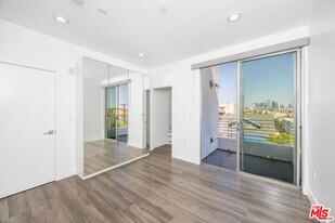 1101 S Harvard Blvd in Los Angeles, CA - Building Photo