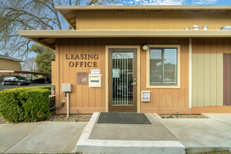 Heritage Oaks in Woodland, CA - Foto de edificio - Building Photo