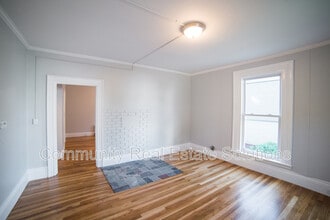 68 5th St in Bangor, ME - Building Photo - Building Photo