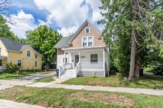 831 Brookwood Pl in Ann Arbor, MI - Building Photo - Building Photo