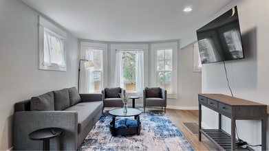 2800 E Thomas St in Seattle, WA - Foto de edificio - Building Photo