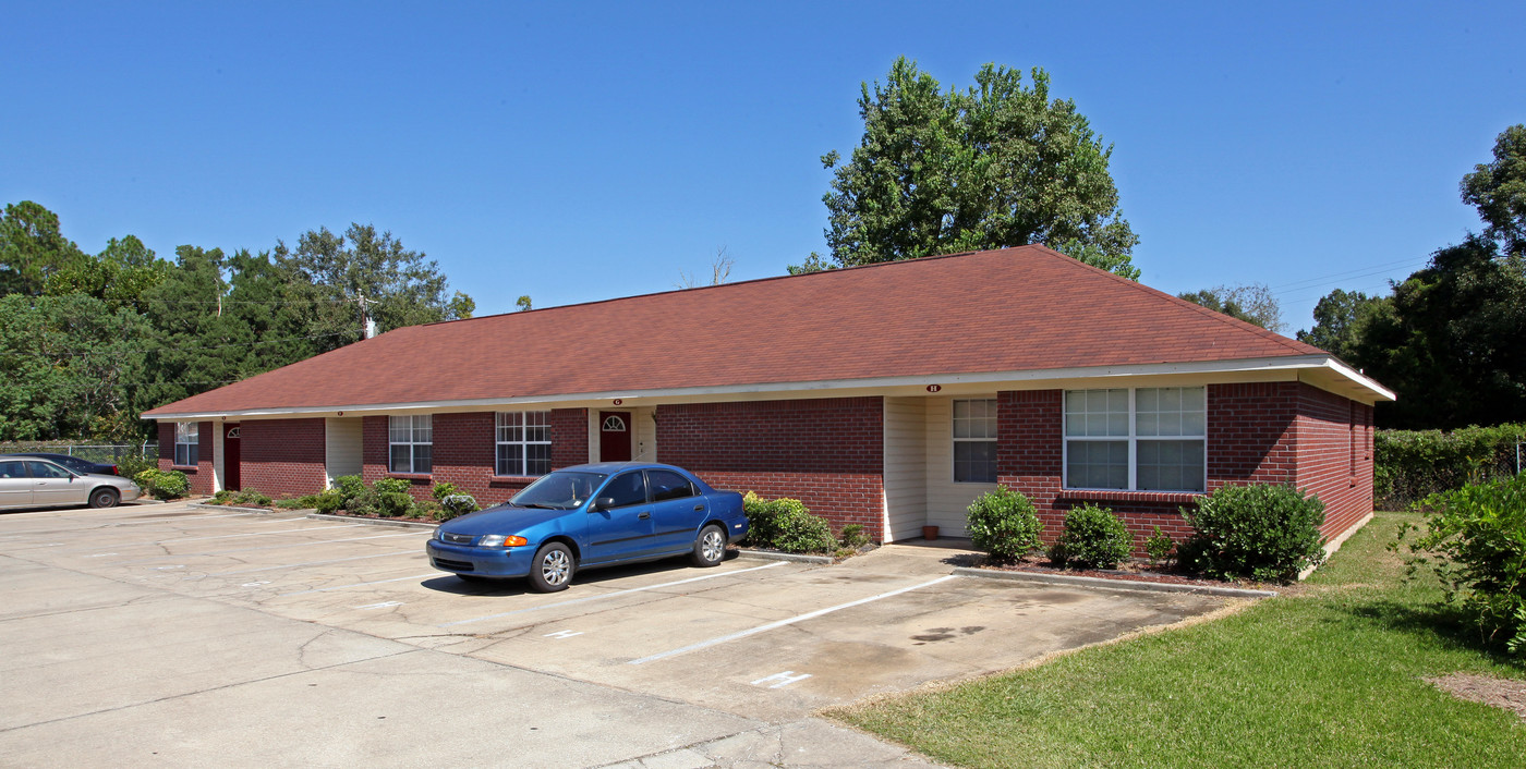 6513 Grierson St in Moss Point, MS - Building Photo