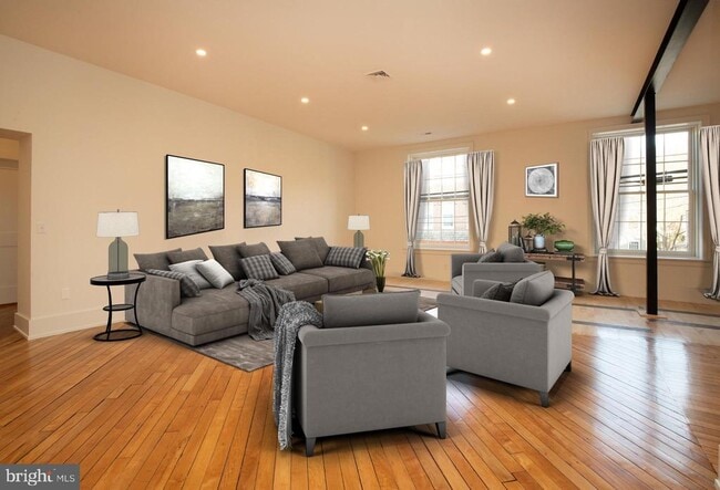 71 S Main St in Lambertville, NJ - Building Photo - Building Photo