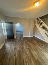 2525 W Cold Spring Ln in Baltimore, MD - Foto de edificio - Building Photo