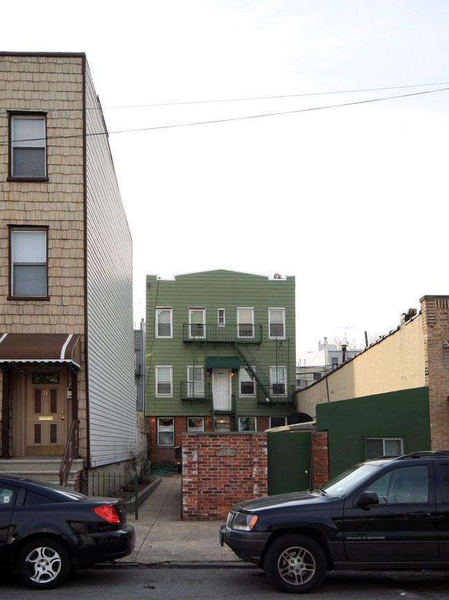 110 Frost St in Brooklyn, NY - Building Photo - Building Photo