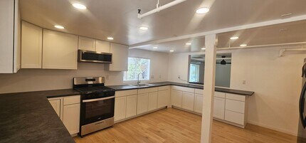 2100 S State St in Hemet, CA - Building Photo - Building Photo