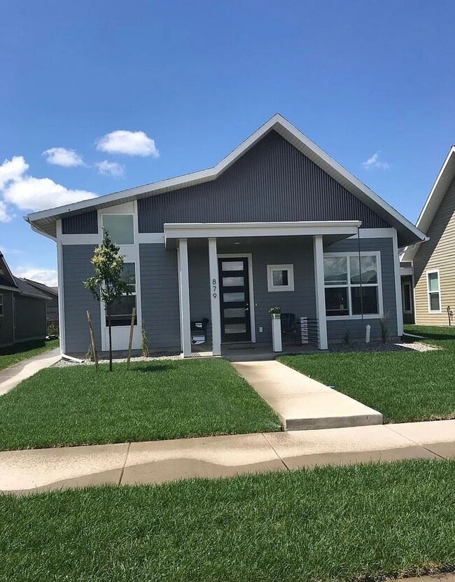 property at 877-879 S Cottonwood Rd