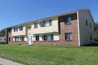 506 Jefferson St in Vermillion, SD - Building Photo - Building Photo