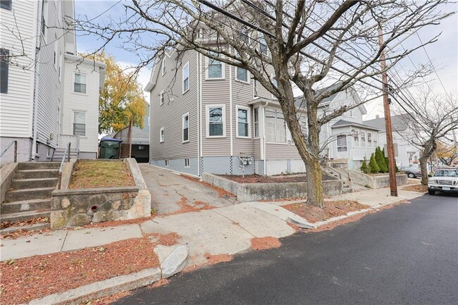 214 Silver Spring St in Providence, RI - Building Photo - Building Photo