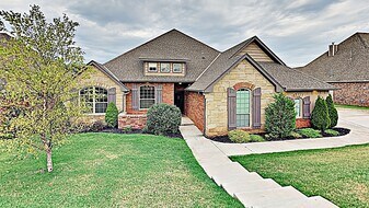2324 Sutton Pl in Edmond, OK - Building Photo