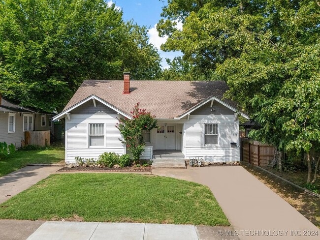 property at 1206 S Rockford Ave