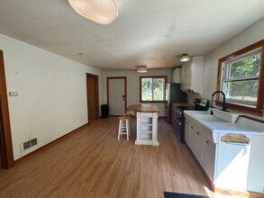 9826 SW 156th St in Vashon, WA - Building Photo - Building Photo