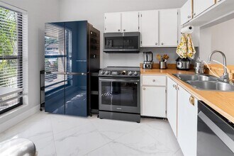 3068 S Oakland Forest Dr in Oakland Park, FL - Building Photo - Building Photo