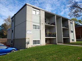 170 Weber St N in Waterloo, ON - Building Photo