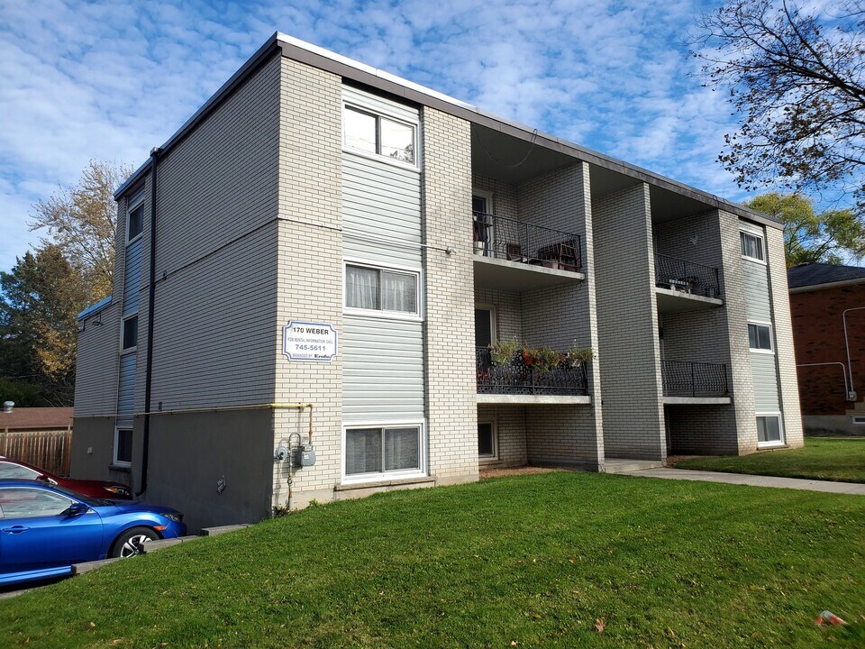 170 Weber St N in Waterloo, ON - Building Photo