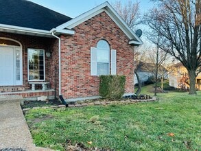 700 Sudbury Dr in Columbia, MO - Foto de edificio - Building Photo