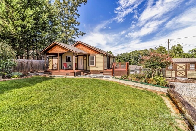 150 Oak Hill Rd in Candler, NC - Building Photo - Building Photo