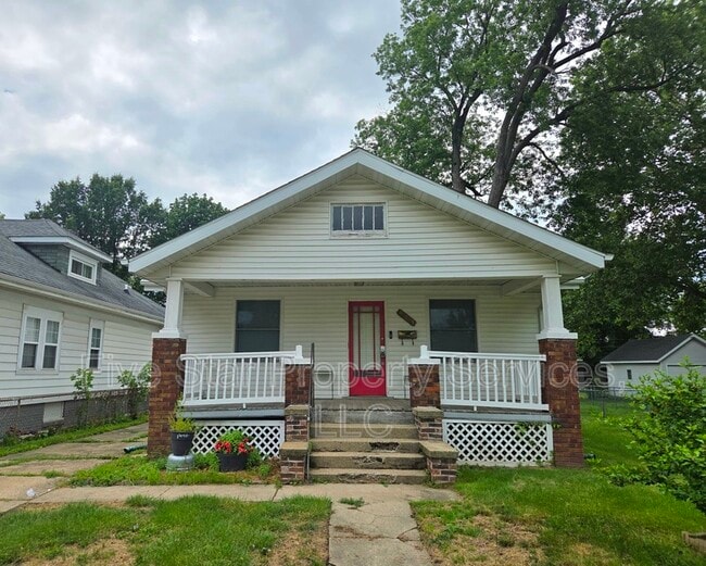 property at 1031 N Franklin Ave