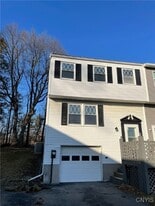 8416B Bramblebush Cir in Liverpool, NY - Building Photo