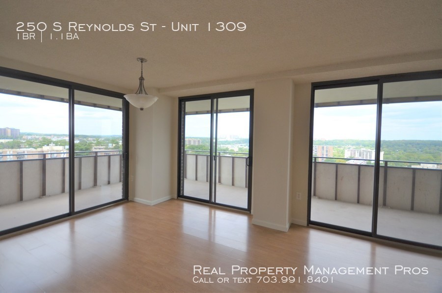 250 S Reynolds St-Unit -Unit 1309 in Alexandria, VA - Foto de edificio