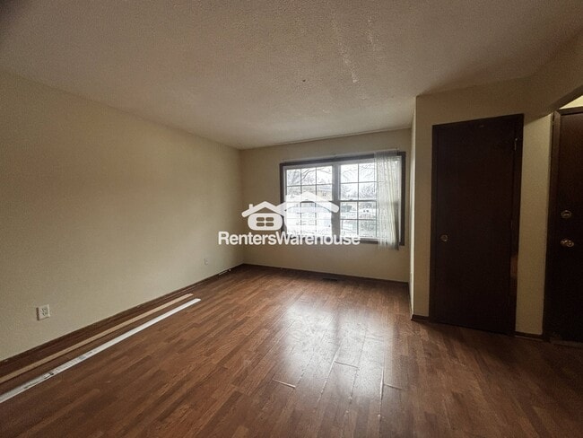 4122 77th St Cir in Urbandale, IA - Foto de edificio - Building Photo