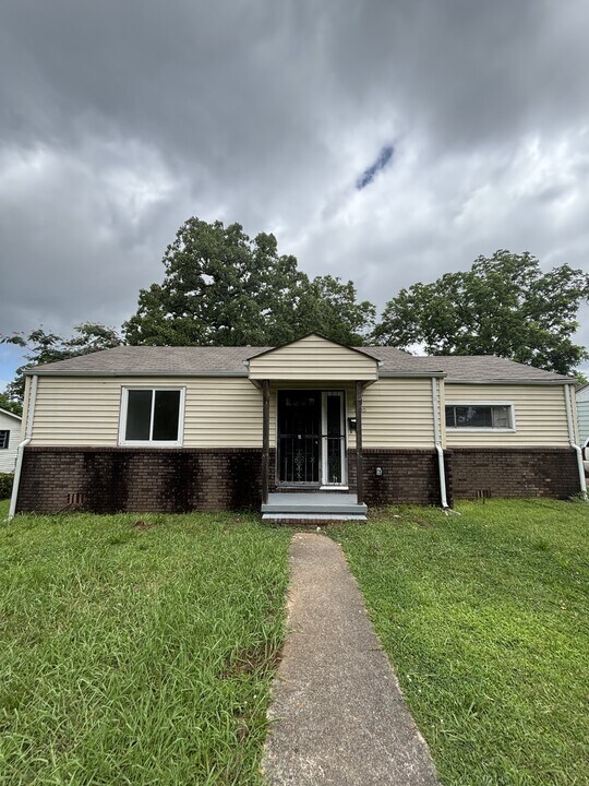 1300 33rd St Ensley in Birmingham, AL - Building Photo