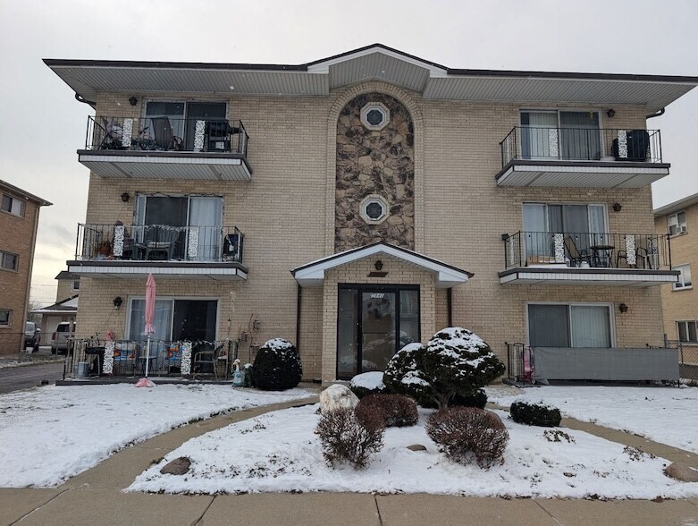 7840 Normandy Ave in Burbank, IL - Foto de edificio