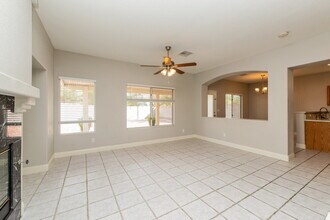 5044 Drifting Creek Ave in Las Vegas, NV - Foto de edificio - Building Photo