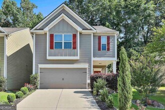 240 Stillwood Dr in Newnan, GA - Building Photo - Building Photo