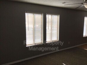 208 W Meadow St in Smithville, MO - Building Photo - Building Photo