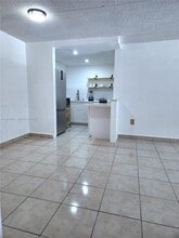 666 W 81st St in Hialeah, FL - Building Photo - Building Photo