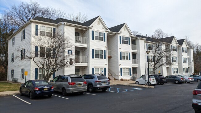 921 Waterford Dr, Unit 921 in Edison, NJ - Building Photo - Building Photo