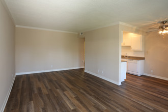 El Cortez Apartments in Anaheim, CA - Building Photo - Interior Photo