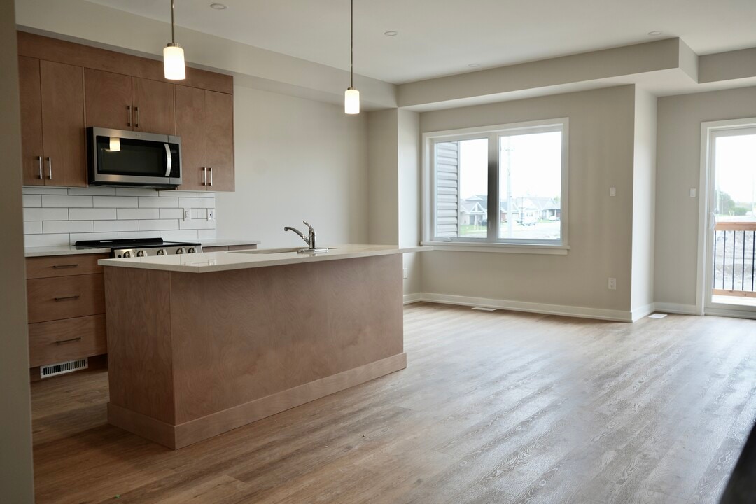 233 Craig Duncan Terr in Ottawa, ON - Building Photo