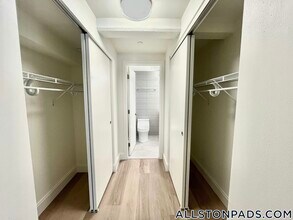 1079 Commonwealth Ave in Boston, MA - Building Photo - Building Photo