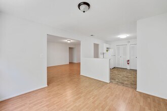 20 Jennifer Dr in East Hanover, NJ - Building Photo - Building Photo