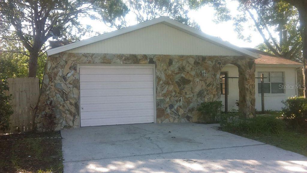 413 Evergreen Dr in Oldsmar, FL - Building Photo
