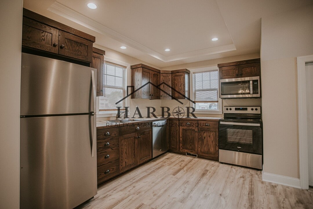 107 1st St NW in Austin, MN - Building Photo