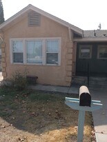 115 W Bush St in Hanford, CA - Building Photo